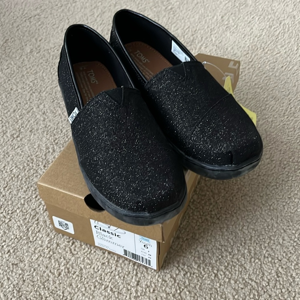 NWT TOMS Classic Black Glimmer shoes size youth 6